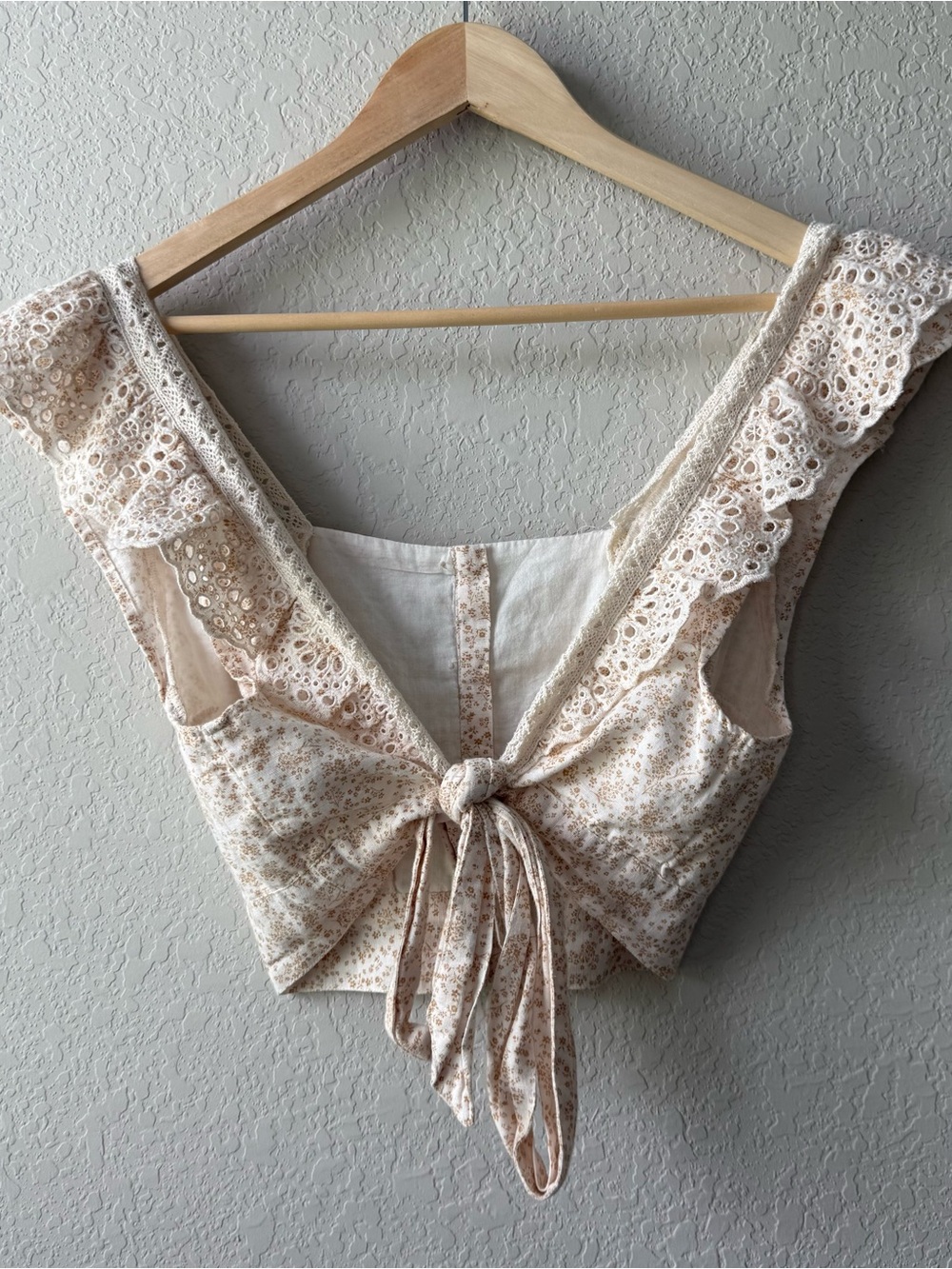 Women’s Cream Floral Eyelet Ruffle Tie-Back Top Cottagecore - Picture 2 of 4